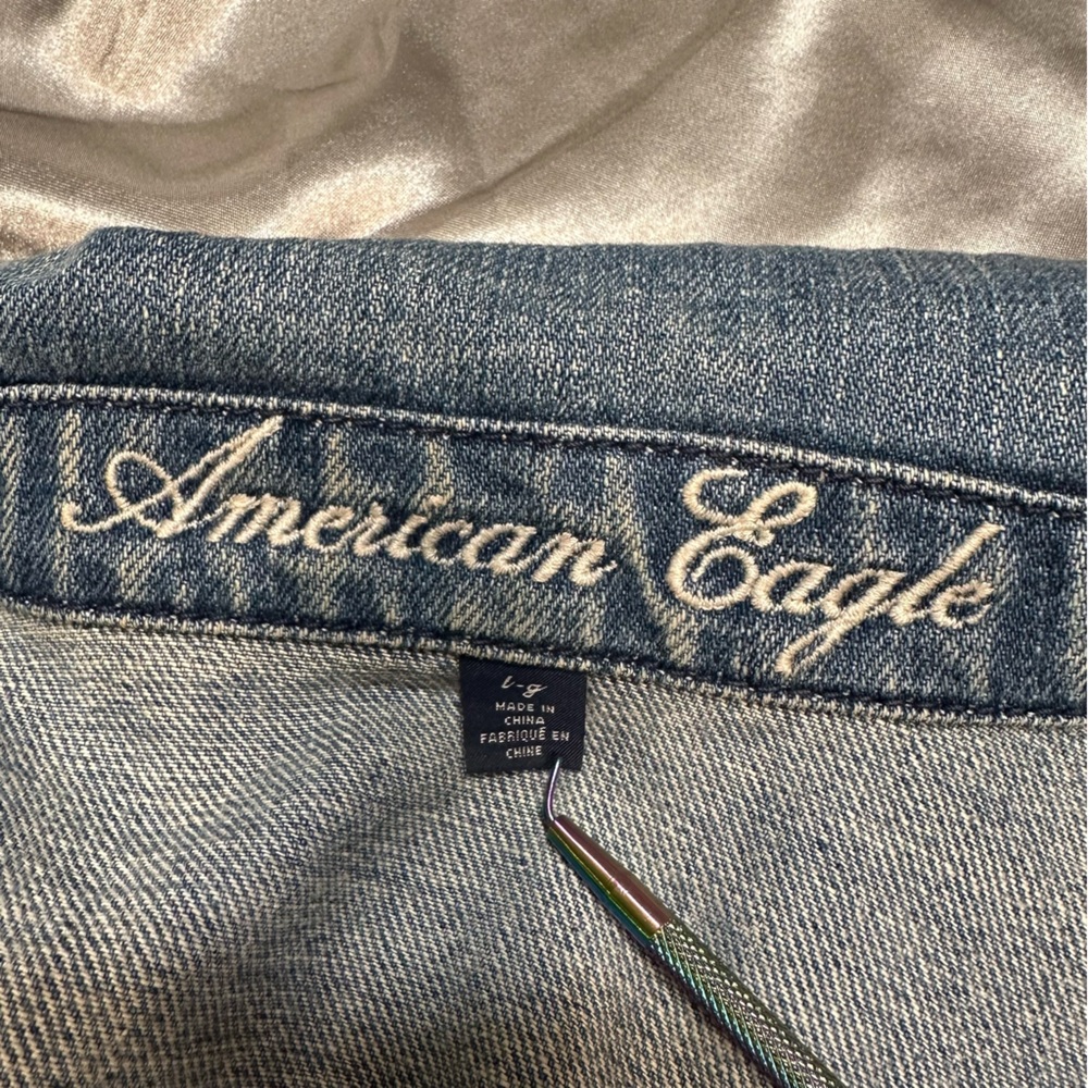 🌹VINTAGE American Eagle Outfitters • Cool Classic Light Blue Jean Jacket - Picture 3 of 14